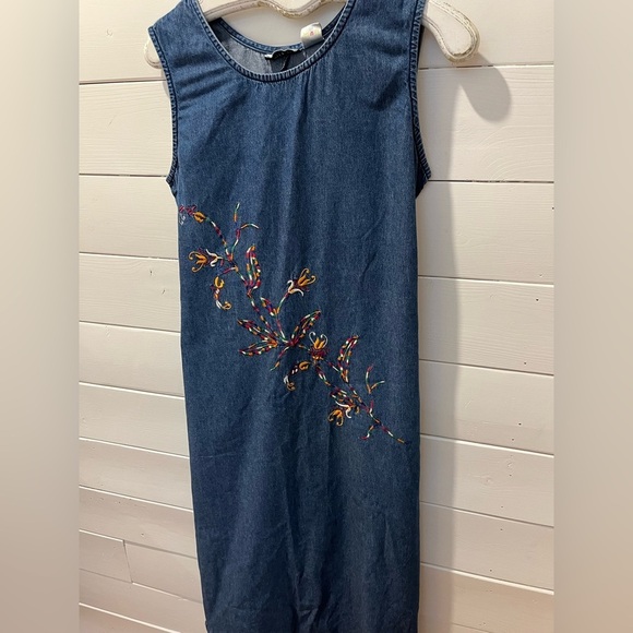 VANITY FAIR – Embroidered Denim Dress – Size 16 - Picture 7 of 10